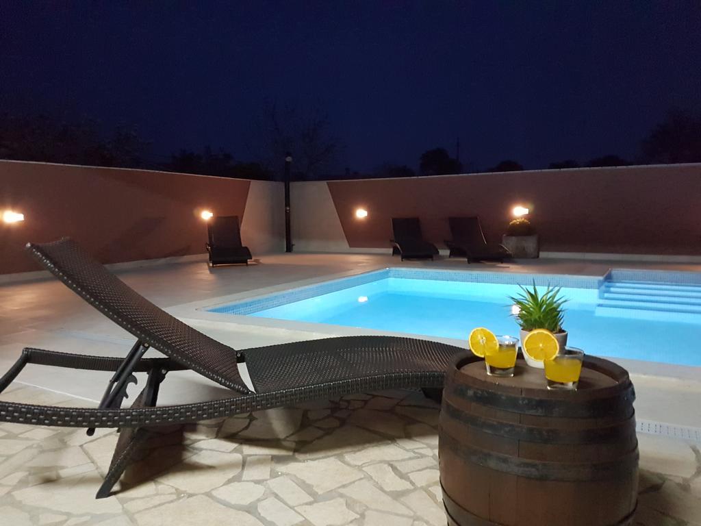 Villa Komel With Pool Fažana エクステリア 写真