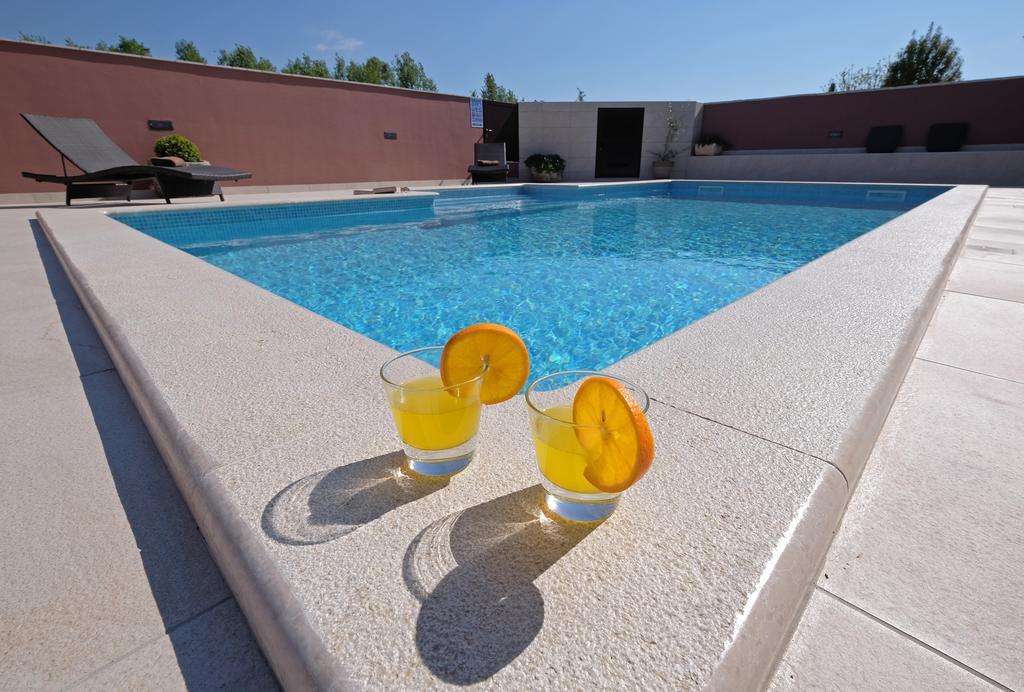 Villa Komel With Pool Fažana エクステリア 写真